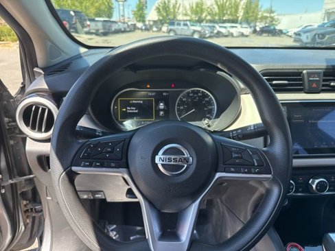 Used 2021 Nissan Versa SV image 4