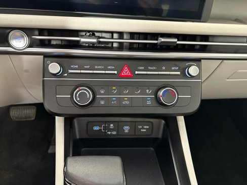 Certified 2025 Hyundai Tucson SE image 50