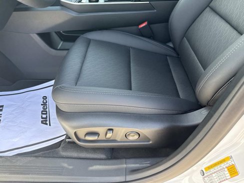 New 2026 Chevrolet Equinox LT w/ Convenience Package II image 11