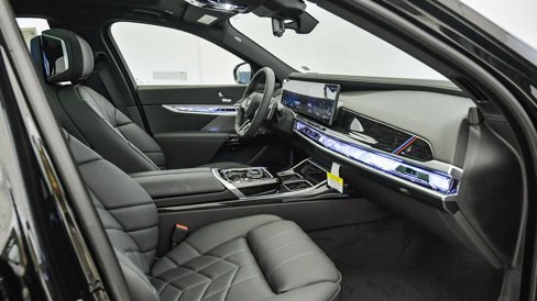 New 2026 BMW 750e xDrive image 19