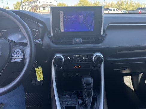 Used 2024 Toyota RAV4 LE image 21