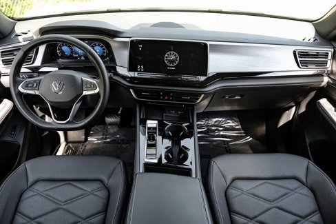 Used 2024 Volkswagen Atlas Cross Sport SE w/ Panoramic Sunroof Package image 26