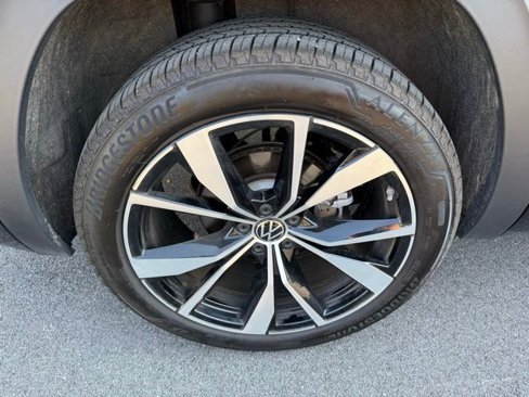 Certified 2025 Volkswagen Atlas SEL Premium R-Line image 34