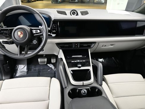Certified 2025 Porsche Cayenne GTS image 6
