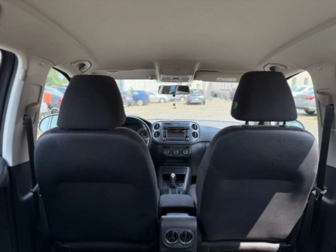 Used 2015 Volkswagen Tiguan S image 27