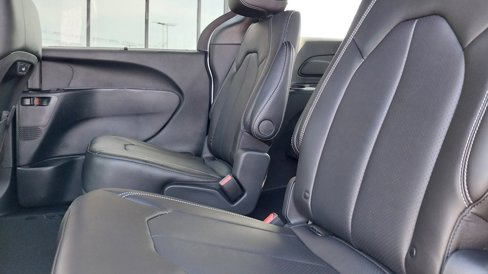 New 2026 Chrysler Pacifica Select image 17