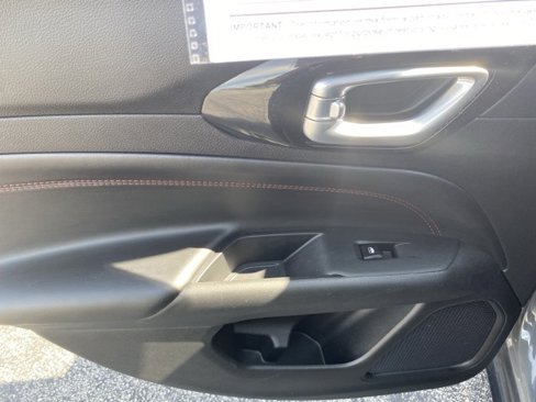 Used 2023 Jeep Compass Trailhawk image 13
