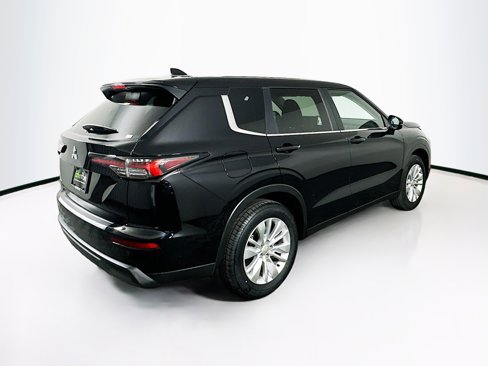 Used 2025 Mitsubishi Outlander ES image 9