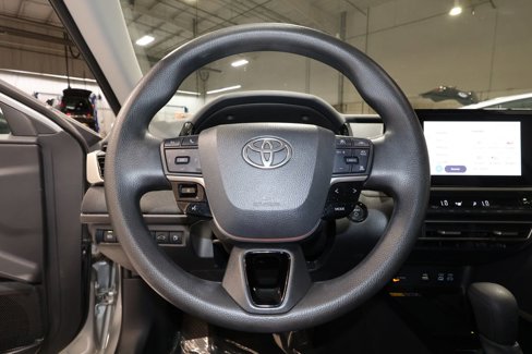 Used 2025 Toyota Camry LE image 10