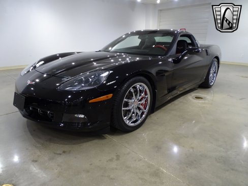 Used 2007 Chevrolet Corvette Coupe w/ Preferred Equipment Group image 2