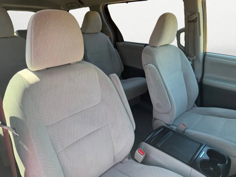 Used 2016 Toyota Sienna LE image 25