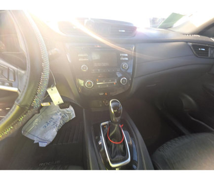 Used 2017 Nissan Rogue S image 12