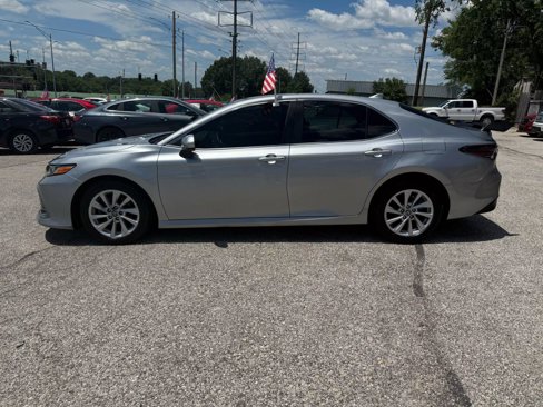 Used 2022 Toyota Camry LE image 6