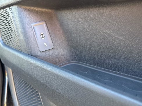 New 2025 Volkswagen ID. Buzz Pro S image 30