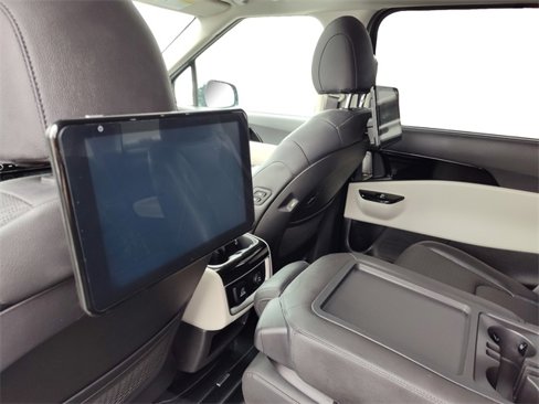Used 2024 Kia Carnival SX Prestige image 17