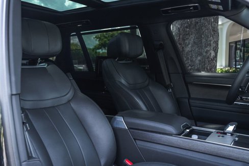 Used 2025 Land Rover Range Rover Long Wheelbase Autobiography image 28