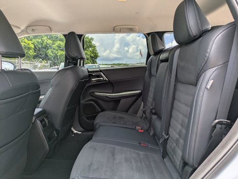 Used 2024 Mitsubishi Outlander SE image 28