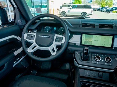New 2024 Land Rover Defender 90 X-Dynamic SE image 38