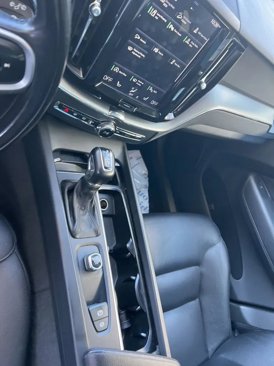 Used 2018 Volvo XC60 T5 Momentum w/ Advanced Package image 27