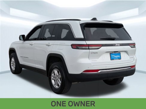 Used 2024 Jeep Grand Cherokee Laredo image 4