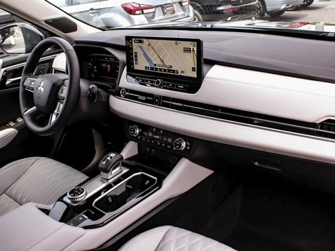 New 2025 Mitsubishi Outlander AWD image 45