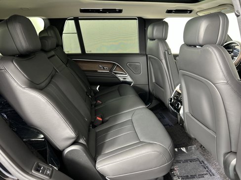 New 2025 Land Rover Range Rover Long Wheelbase SE image 30