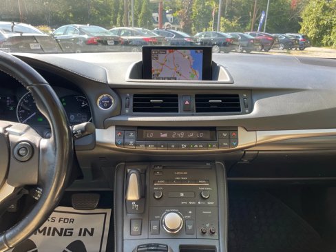 Used 2016 Lexus CT 200h image 19
