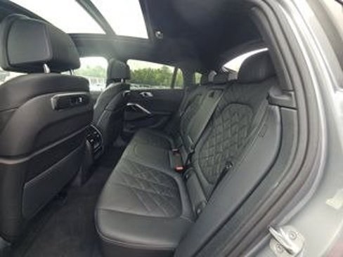 Used 2025 BMW X6 xDrive40i image 6