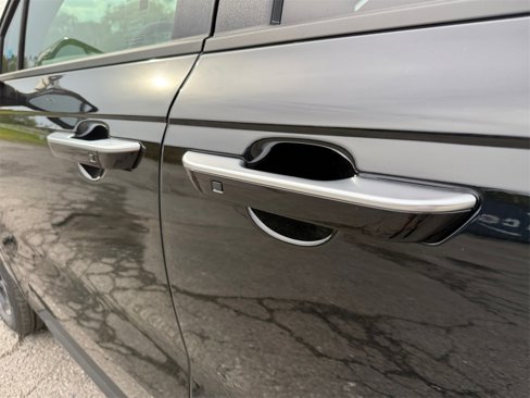 New 2026 Kia Carnival EX image 29