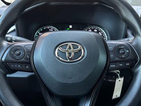 Used 2022 Toyota RAV4 LE image 19
