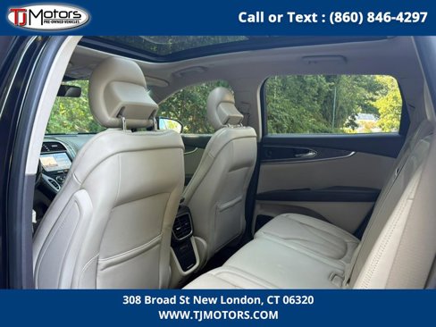 Used 2019 Lincoln Nautilus Reserve image 11