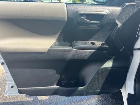 Used 2020 Toyota Tacoma SR5 image 9