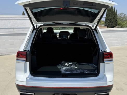 New 2025 Volkswagen Atlas SE image 13