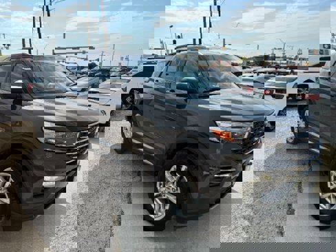 Used 2022 Ford Explorer XLT w/ Equipment Group 202A image 5