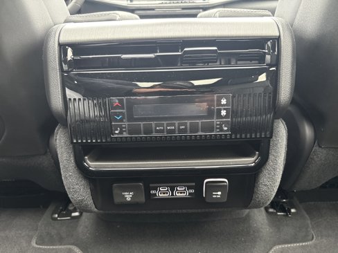 New 2025 Jeep Wagoneer L 4WD w/ Convenience Group I image 24