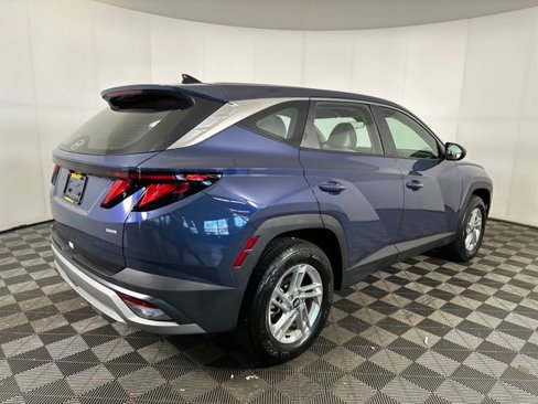 Certified 2025 Hyundai Tucson SE image 3
