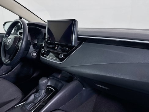 Used 2025 Toyota Corolla LE image 28