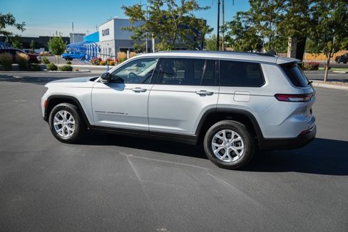 Used 2023 Jeep Grand Cherokee L Limited image 11
