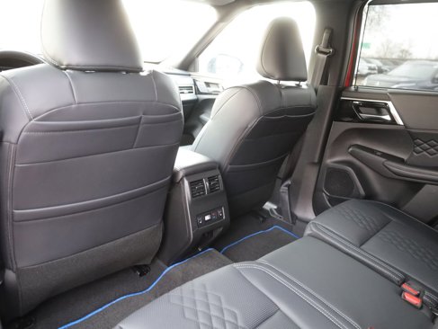 New 2025 Mitsubishi Outlander SEL Black Edition image 32