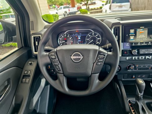 Used 2025 Nissan Frontier SV image 41