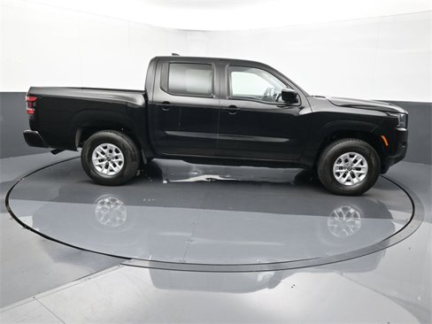 Used 2024 Nissan Frontier SV image 6