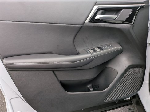New 2025 Mitsubishi Outlander SE image 13