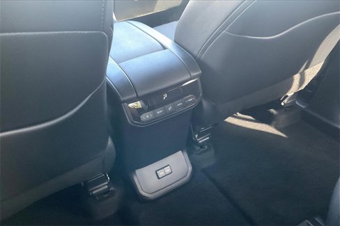 Used 2025 Toyota Highlander XLE image 35
