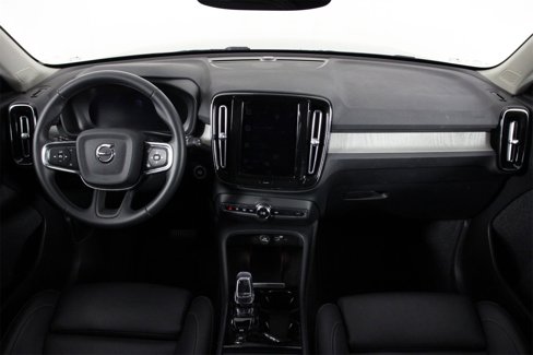 Certified 2025 Volvo XC40 B5 Plus image 7