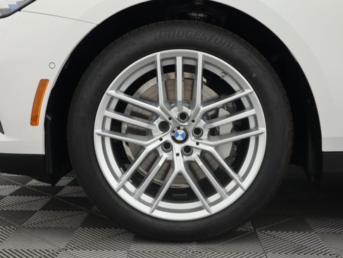Used 2025 BMW 530i w/ Premium Package image 30