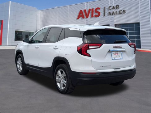 Used 2024 GMC Terrain SLE image 9