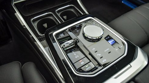 New 2026 BMW 750e xDrive image 26