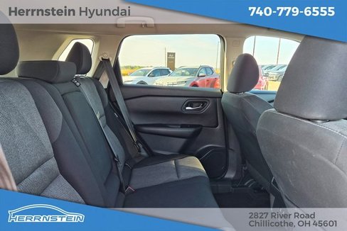 Used 2024 Nissan Rogue SV image 26