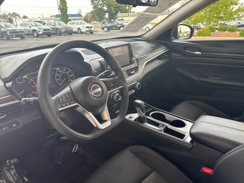 Used 2024 Nissan Altima 2.5 SV image 11