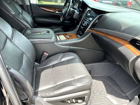Used 2018 Cadillac Escalade Luxury image 10